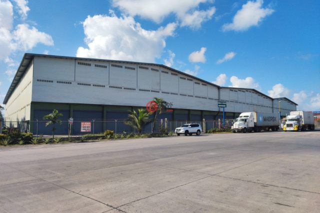 总占地21084平方米的仓库